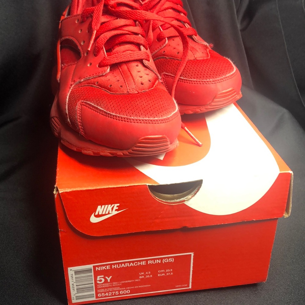 Youth size 5 Nike huarache run